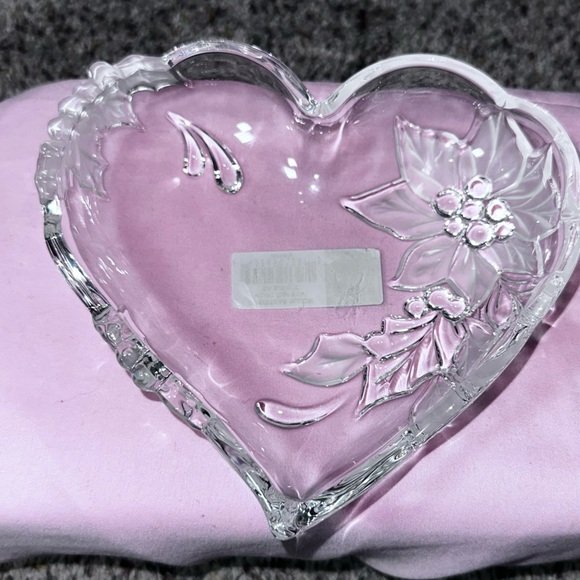 Mikasa “Christmas Bloom” Heart Crystal Dish - Picture 4 of 8